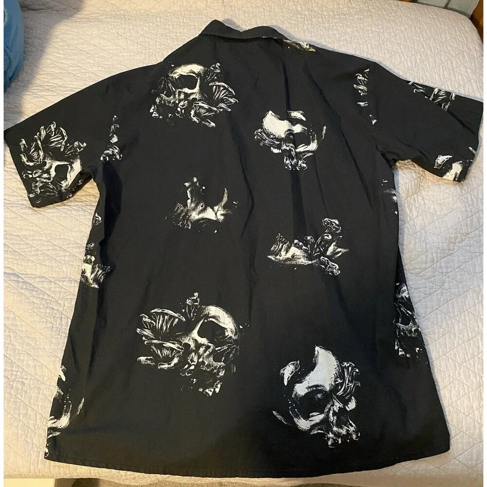Svdden Death Skull Graphic Button-Up Short Sleeve Shirt Men's L Black
